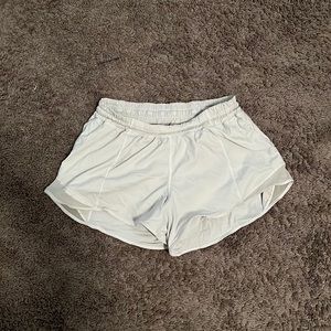 Lululemon Hotty Hot Low-Rise Like Short 4 “